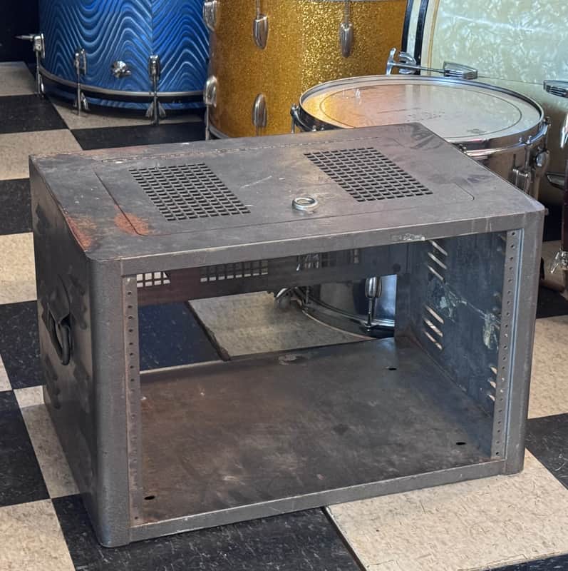 Mid-century 6 space 19” rack case Circa 1960s image 1