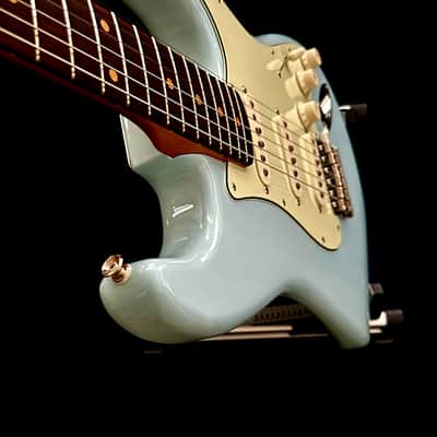 Fender Vintera III Early '60s Stratocaster 2025 - Sonic Blue image 8