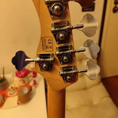 Sire Marcus Miller V7 5-String with Maple Fretboard 2017 - 2019 - Natural image 6