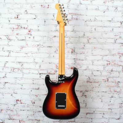 Fender - American Professional Classic Stratocaster - Electric Guitar - HSS - Maple Fingerboard - 3-Color Sunburst - w/ Deluxe Gigbag image 9