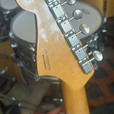 Fender Limited Edition Vintera II Road Worn '50s Jazzmaster 2025 3-Color Sunburst image 5