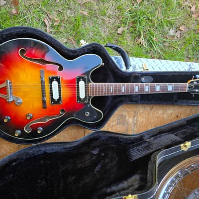 Univox Custom Late 60's Hollowbody MIJ All Original w/hardshell Case image 2