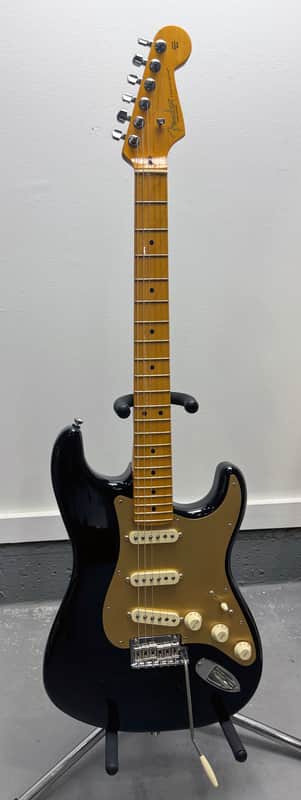 Fender American Professional II Stratocaster with Maple Fretboard 2020 - Present - Black image 1