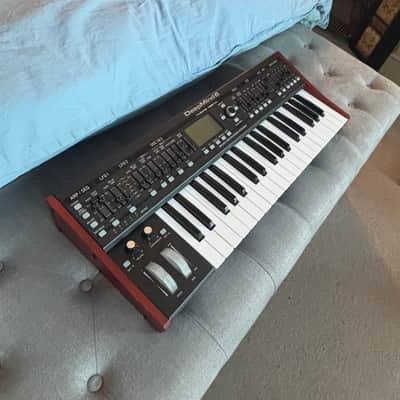 Behringer DeepMind 6 37-Key 6-Voice Polyphonic Analog Synth With Original Box & Packaging