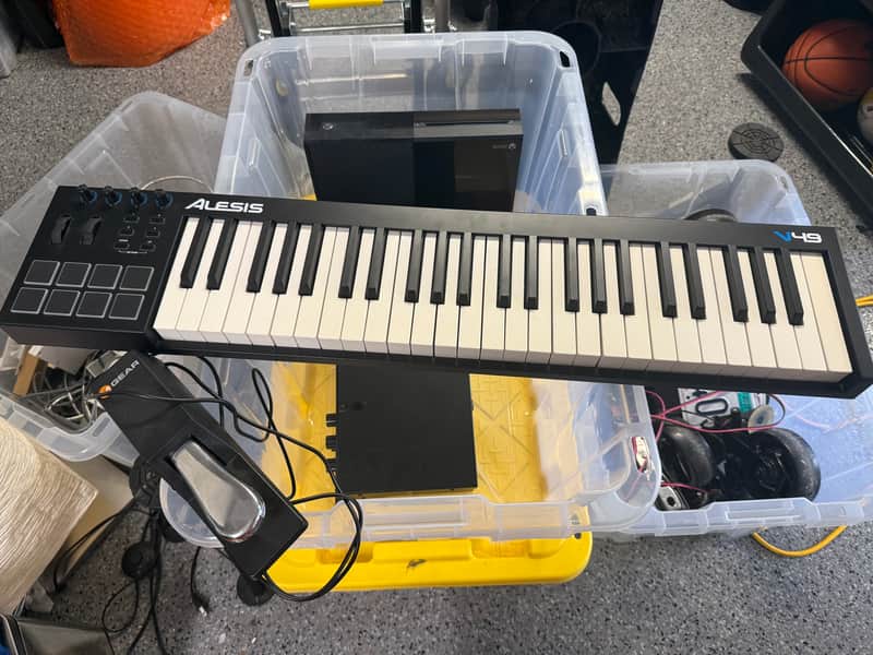 Alesis V49 49-Key USB MIDI Controller with Beat Pads 2017 - 2022 - Black image 1