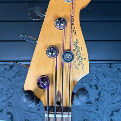 Squier Classic Vibe '60s Fretless Jazz Bass Guitar- 3-Tone Sunburst (Pre-Owned) image 3