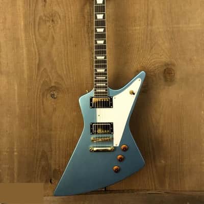 Cozart Explorer-Style Electric Guitar Metallic Pelham Blue w/ Tweed HSC image 9