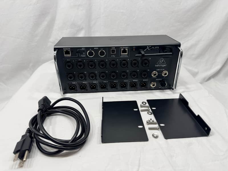 Behringer X Air XR18 Tablet-Controlled Digital Mixer 2014 - Present - Black