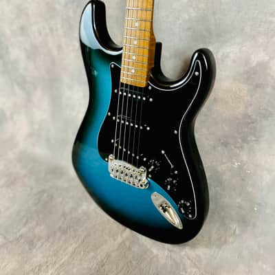 G&L Custom Shop Legacy 2023 - Lake Placid Blue Burst image 13
