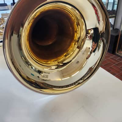 New Alexander 163 CC Tuba, Key of C, Yellow Brass, 5 valves, Lacquered, with Garland image 8