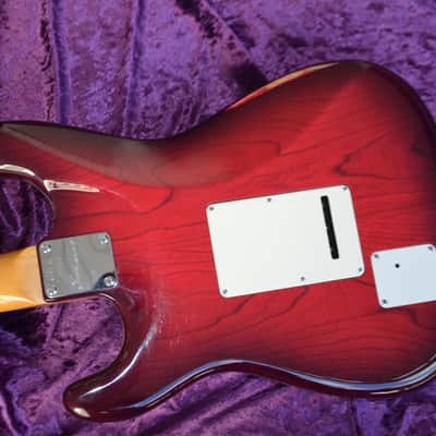 Blade Levinson RH Strat-style guitar*sounds/plays/looks really great! Top quality made in Japan ca.1992/93*has handmade passive Leosounds PU's*fine trem with roller bridges*frets are 100%*1799€ imagen 19