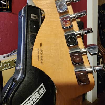 Fender Deluxe Roadhouse Stratocaster with Rosewood Fretboard 2014 - 2015 - 3-Color Sunburst image 4