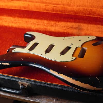 Freakaster Stratocaster Relic Body 3 Tone Sunburst image 2