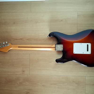Fender American Standard 2012 Strat,  3-Tone Sunburst, Maple Fretboard image 6