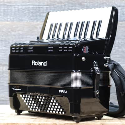 Immagine Roland FR-1X V-Accordion 26-Key 72-Bass Black Digital Piano Accordion w/Bag - 3