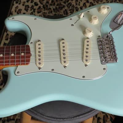 Surf Green Fender Vintera '60s Stratocaster (2020) w Pau Ferro Fretboard 2019 - 2023 image 4