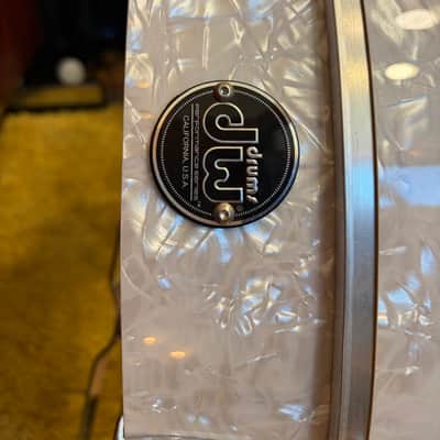 DW Low pro with rolling case White Marine Pearl image 2