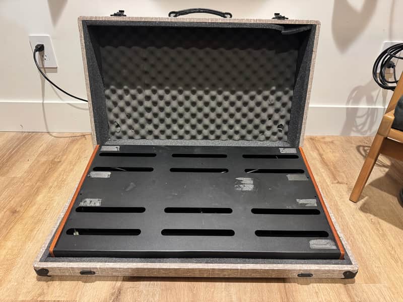 Creation Music Company 27x16 Pedalboard Mahogany finish with Vox Fawn hard case image 1