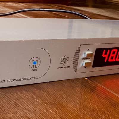 Antelope AudiAntelope Audio Isochrone OCX Master Clock Generator (Mint)o Isochrone OCX  2015 - Aluminum image 3