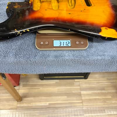 Fender stratocaster 1961 - 3 tone sunburst image 4