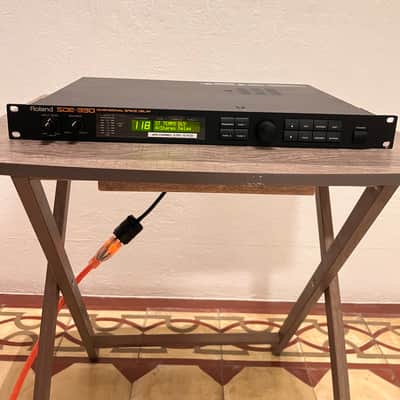 Roland SDE-330 Dimensional Space Delay | Reverb