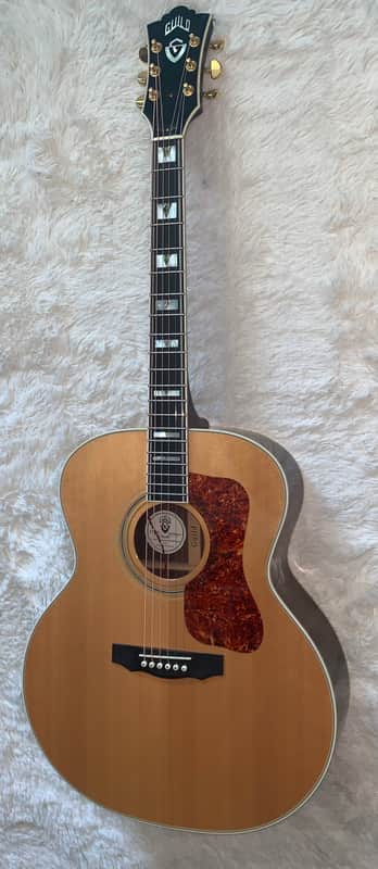 Guild f50r jumbo body acoustic   guitar made in   the USA original Hardshell case image 1