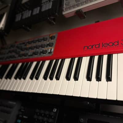Nord Lead 3 49-Key 24-Voice Polyphonic Synthesizer 2002 - 2007 - Red