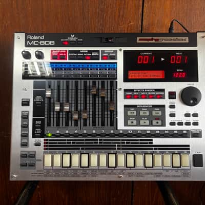 Roland MC-808 Sampling Groovebox w/ bag, power supply SIMM