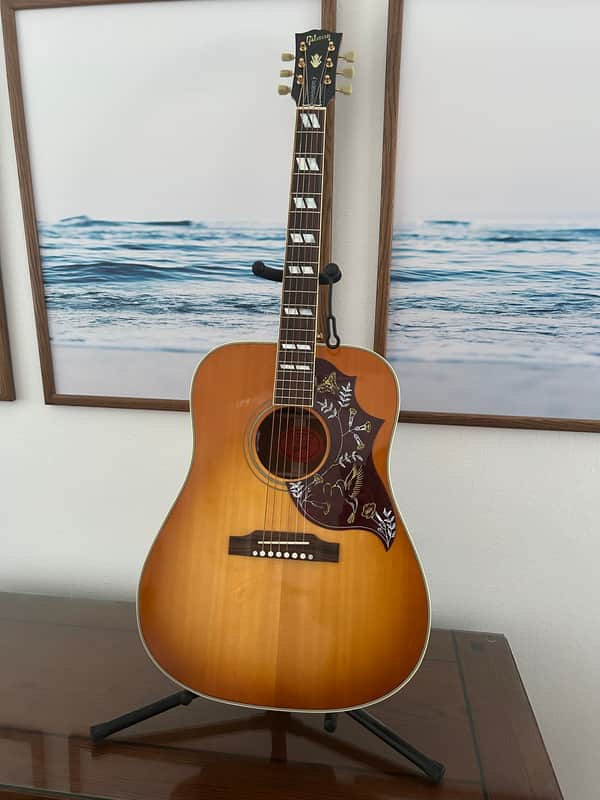 Gibson Hummingbird Standard