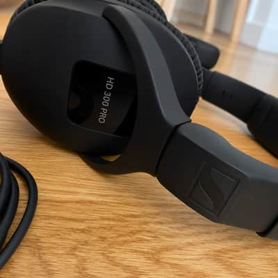Sennheiser HD 300 PRO Closed Back Headphones 2022 - Present - Black image 2