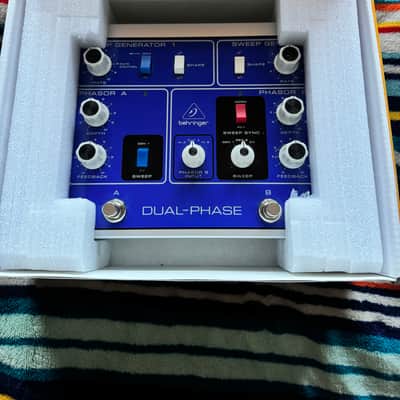 Behringer Dual-Phase 2022 - Blue / White image 2