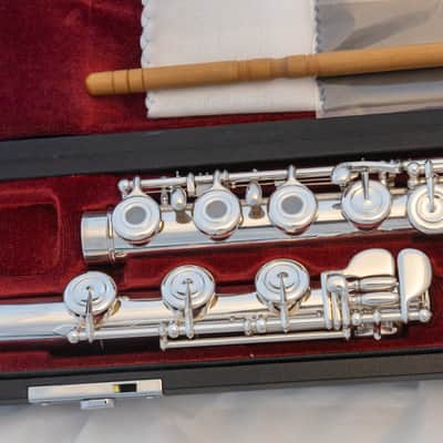 Yamaha YFL-561H (now 667H) Professional Flute All Silver Open-hole *Made in Japan *Cleaned & Serviced image 3