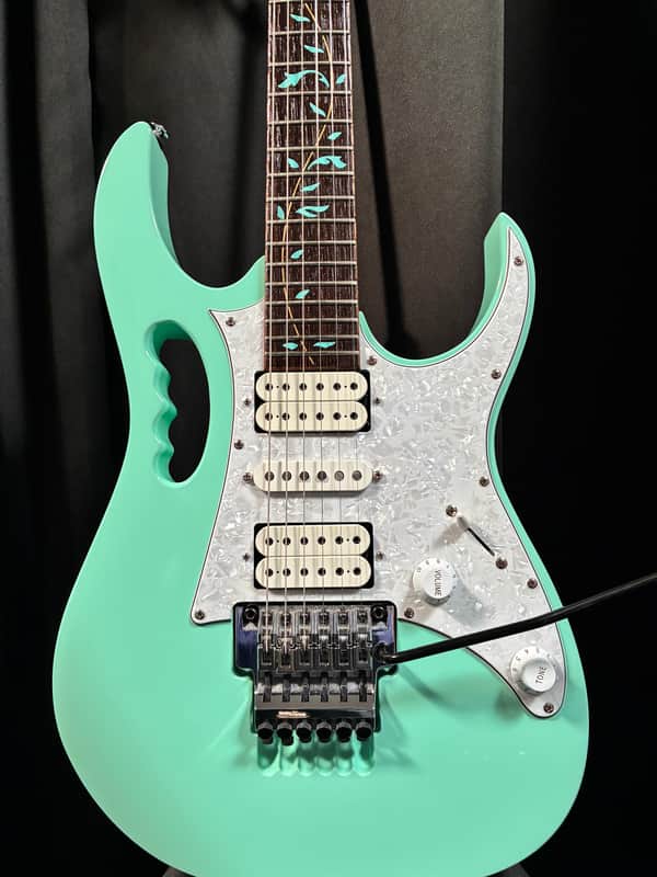 ☆彡Ibanez（アイバニーズ）Steve Vai JEM70V ibanez jem 70v - What To Know & Where To Buy | Equipboard