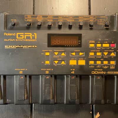 Roland GR-1 Guitar Synthesizer