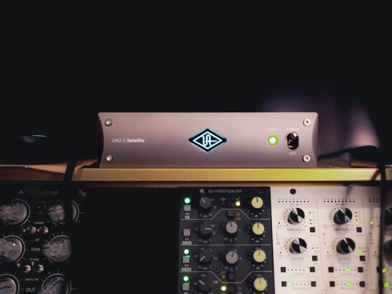Universal Audio UAD-2 Satellite Thunderbolt 3 OCTO Core Desktop DSP Accelerator