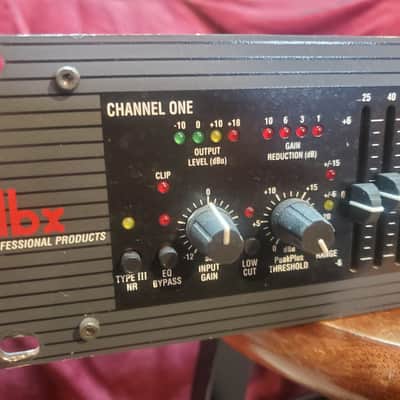 dbx 2215 Dual Channel 15-Band EQ/Limiter with Type III Noise Reduction 2010s - Black image 6
