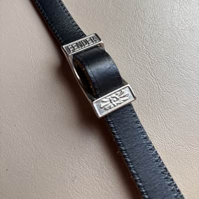 Fender Vintage style leather guitar strap - Black image 4