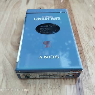 Sony WM 109 1986 - Sony Walkman Cassette player WM 109 light green working image 4