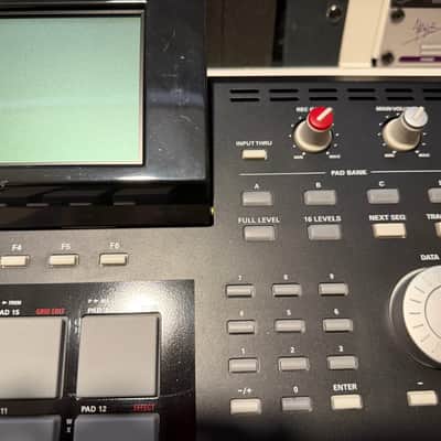 Akai MPC2500 with XL LCD Screen and paid JJOS image 13