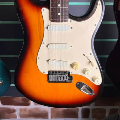 Fender Strat Plus 3-Color Sunburst 1991 Electric Guitar image 4