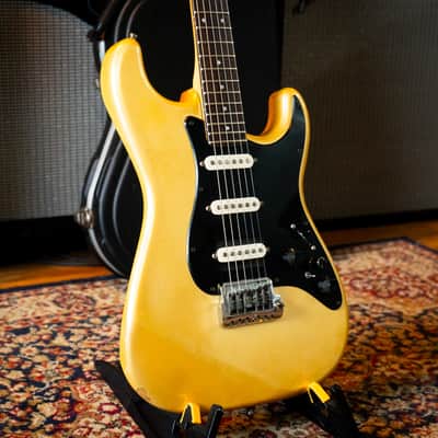 Fender Contemporary Series Stratocaster Deluxe HSS 1985 - 1987 - Frost White image 3