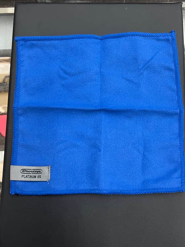 Dunlop Platinum 65 Polishing Cloth image 1