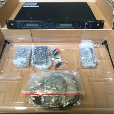 SHURE UHF U4D Dual Receiver + 3 bodypacks image 4