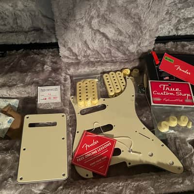 Fender American Professional II Stratocaster Miami Blue with Maple Fretboard image 4