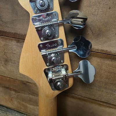 2006 American Vintage Reissue '75 J-Bass Natural w/case image 14