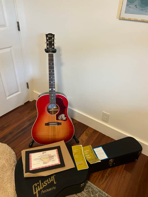 Gibson Brad Paisley J-45 2010 - 2013 - Cherry Sunburst image 1