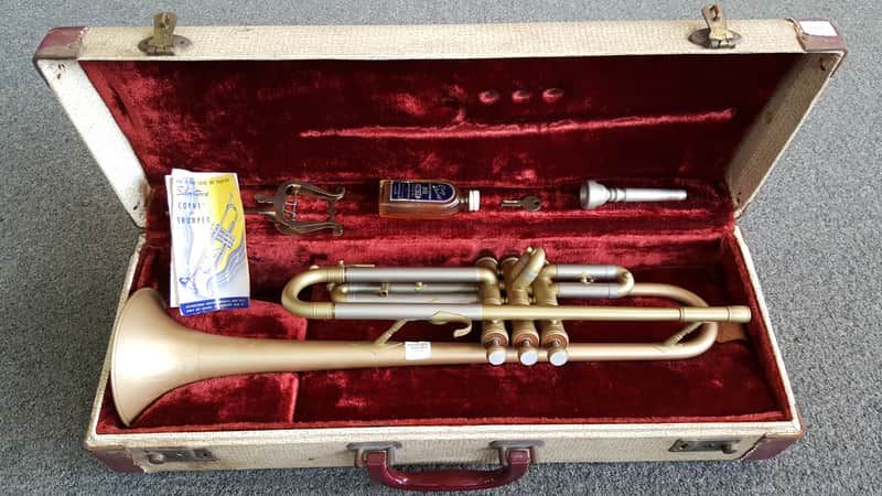 Reconditioned Silvertone Artist trumpet w/vintage case image 1