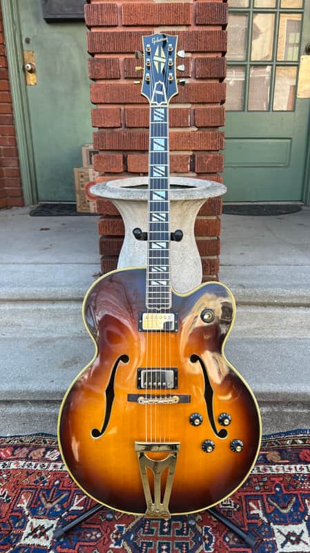 Vintage 1969 Gibson Super 400CES Carved Archtop~Jazz Box Hollow Body Electric Guitar~Sunburst~Dual Patent Sticker Humbucking Pickups w/OHSC~A Superb Instrument in Excellent Condition! ~NEW REDUCED PRICE~ image 1