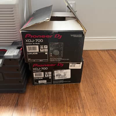Pair of Pioneer XDJ-700 rekordbox DJ Digital Players image 4