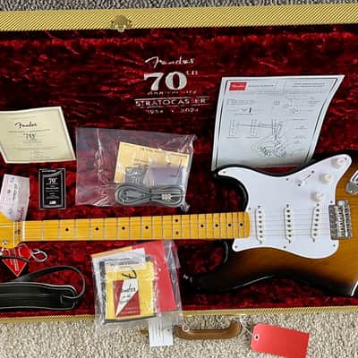 Fender 70th Anniversary American Vintage II 1954 Stratocaster®, 2-Color Sunburst image 3